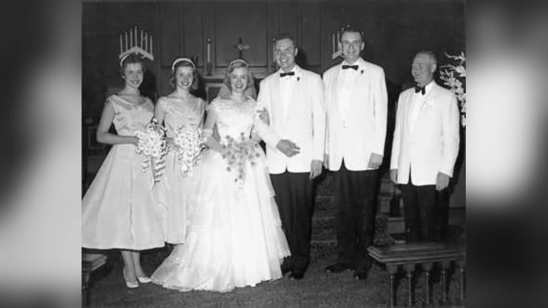 Estimation of compact binary coalescense rates from short gamma-ray   burst redshift measurements