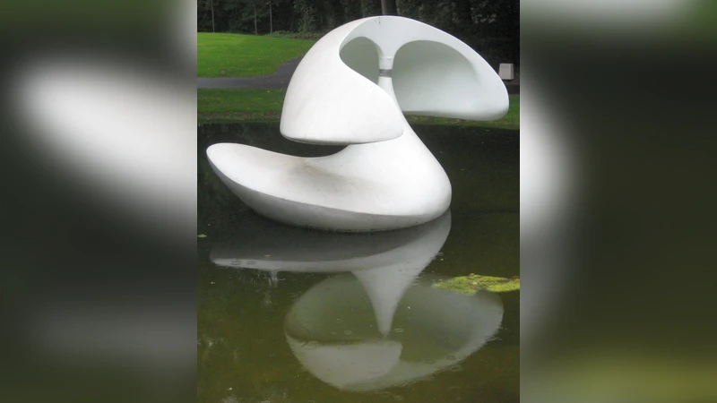 The sound of an evolving floating sculpture