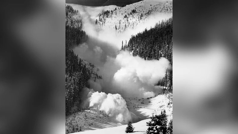 Mathematical modeling of powder-snow avalanche flows