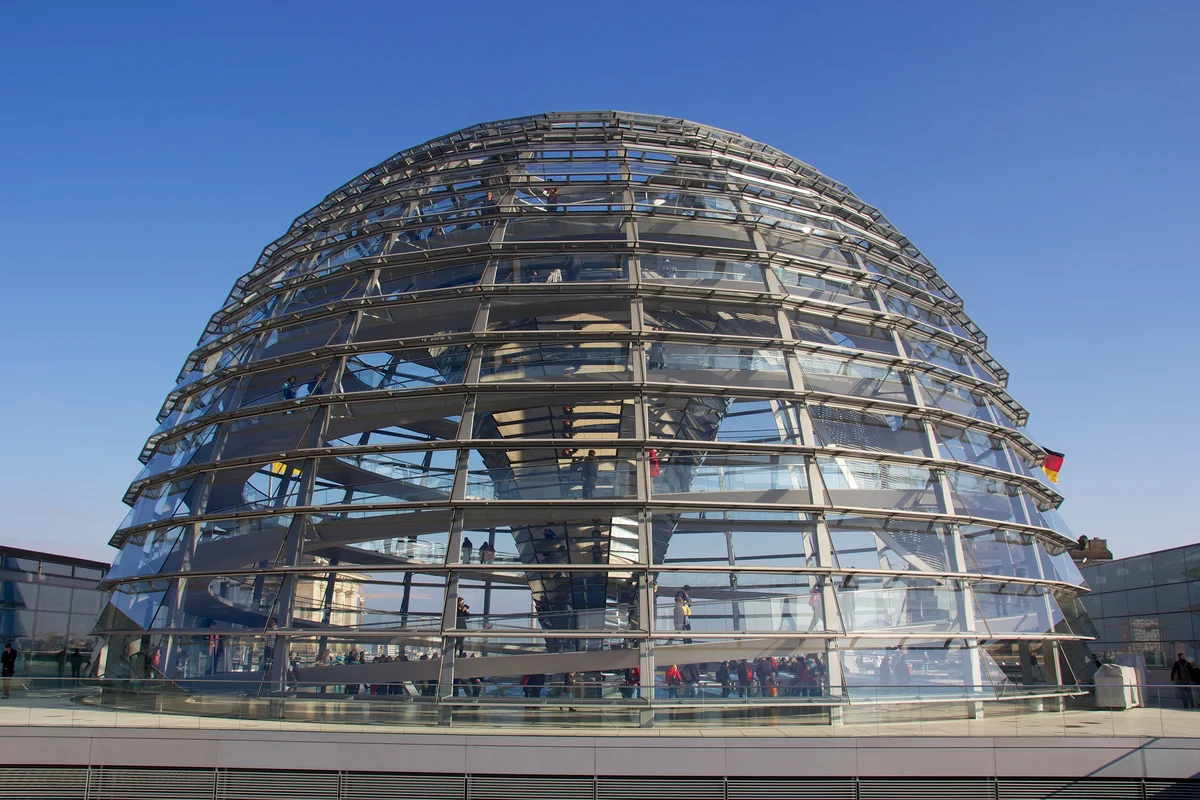 Diffusion Structures for Architectural Stripe Pattern Generation