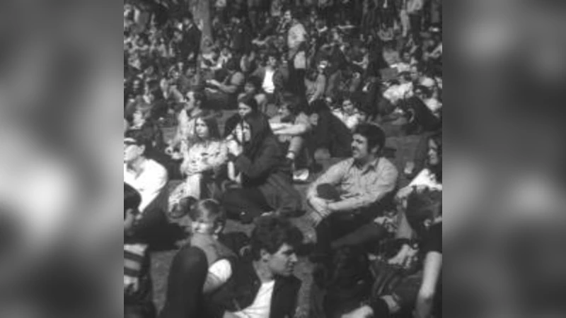 Reversible Data Hiding in Encrypted Images using Local Difference of   Neighboring Pixels