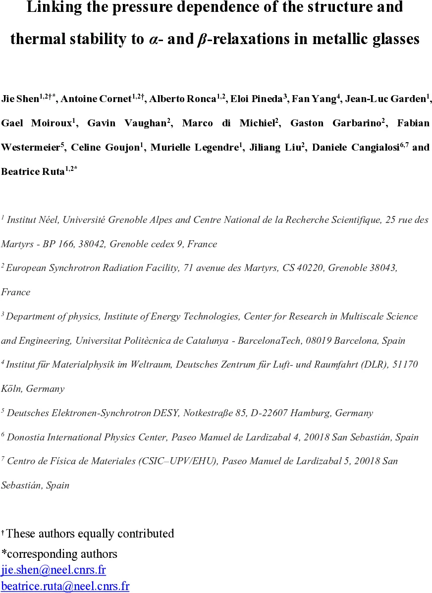 Linking the pressure dependence of the structure and thermal stability to α- and {eta}-relaxations in metallic glasses