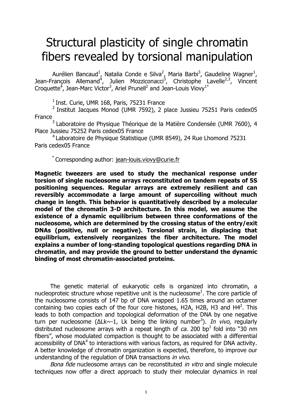 Structural plasticity of single chromatin fibers revealed by torsional   manipulation