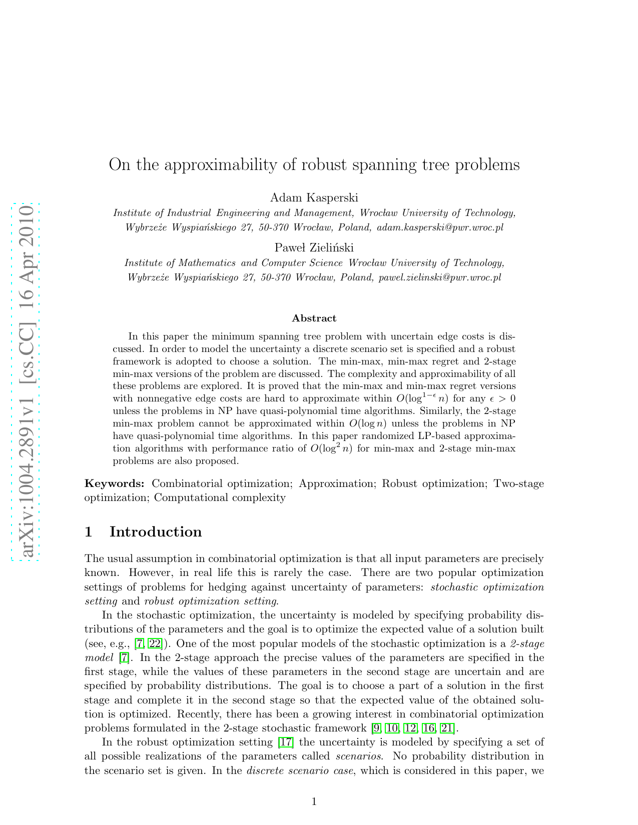 On the approximability of robust spanning tree problems