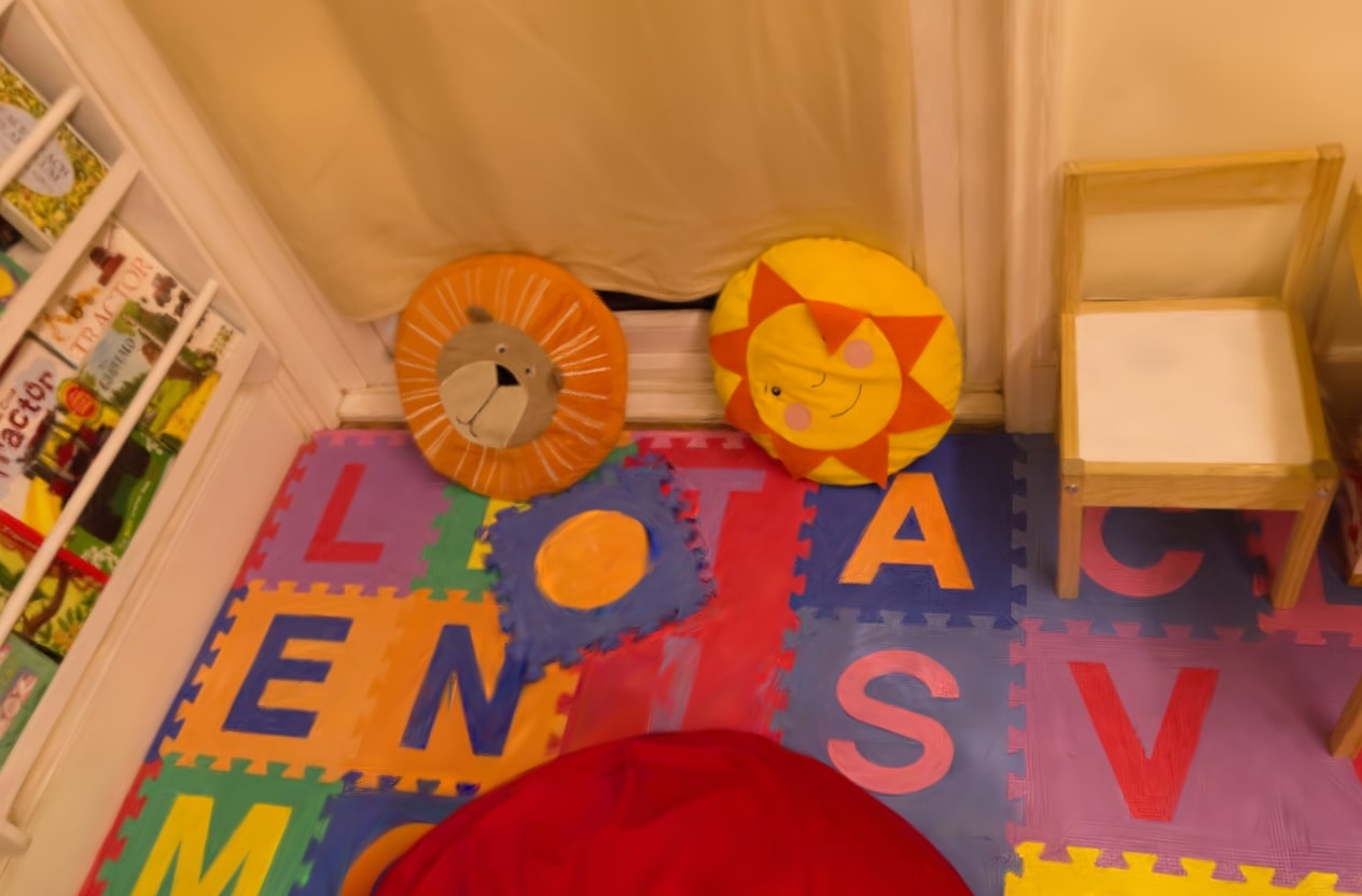 Content-Aware Texturing for Gaussian Splatting