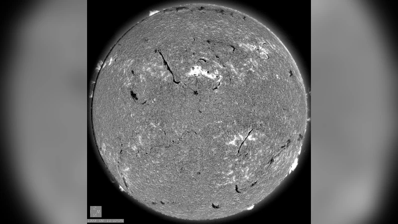 중간 필라멘트 나선성 및 활동 영역 자기 헬리시티 연관성